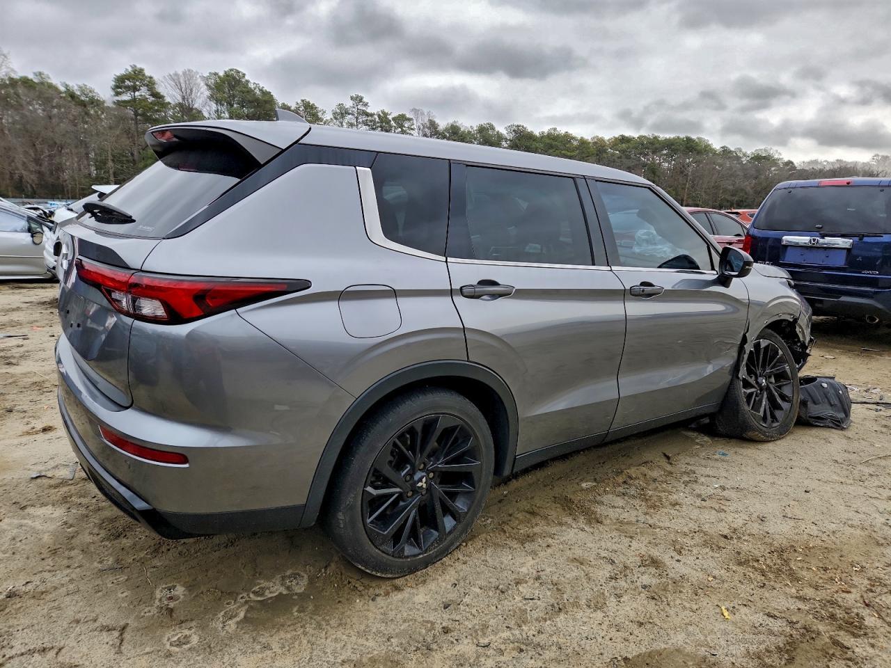 2022 Mitsubishi Outlander Se - Фото 3
