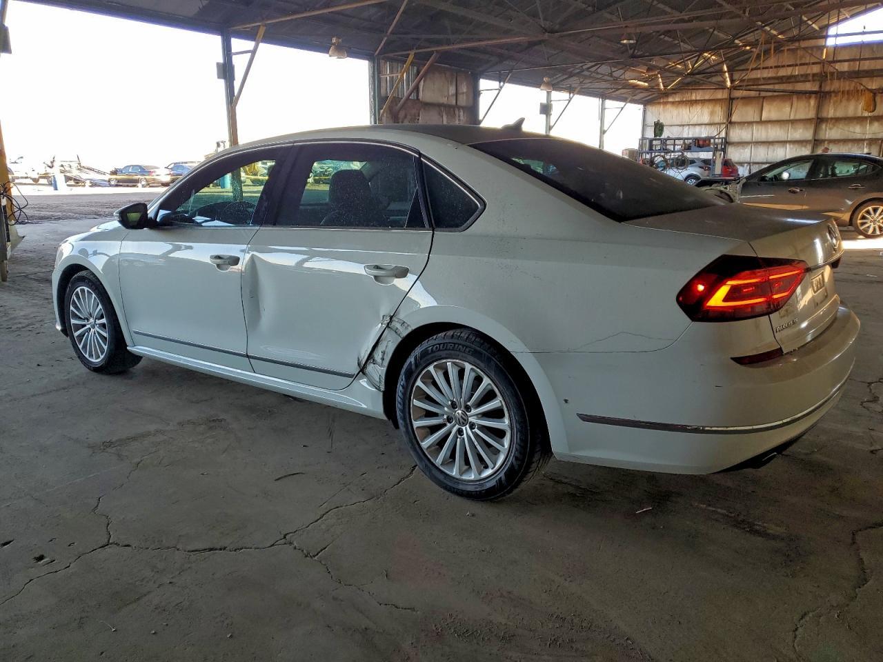 2017 Volkswagen Passat Se - Фото 2