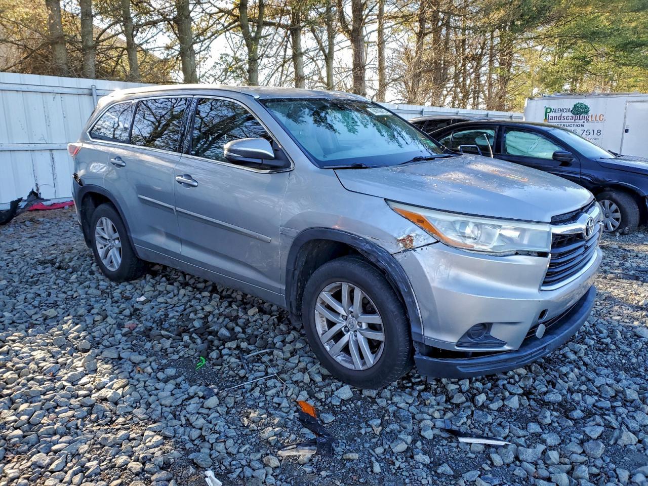 2015 Toyota Highlander Le - Image 4