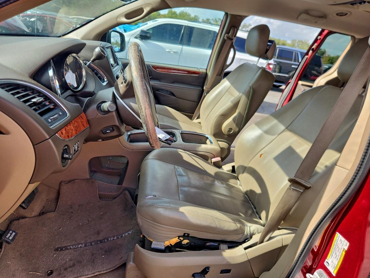 2013 Chrysler Town And C - Image 7