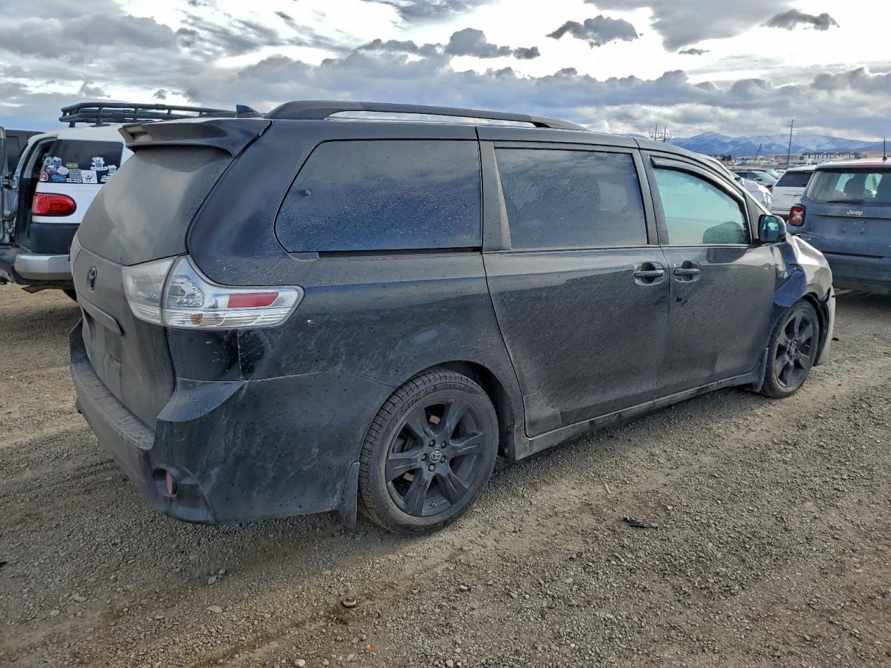 2020 Toyota Sienna Se - Фото 3