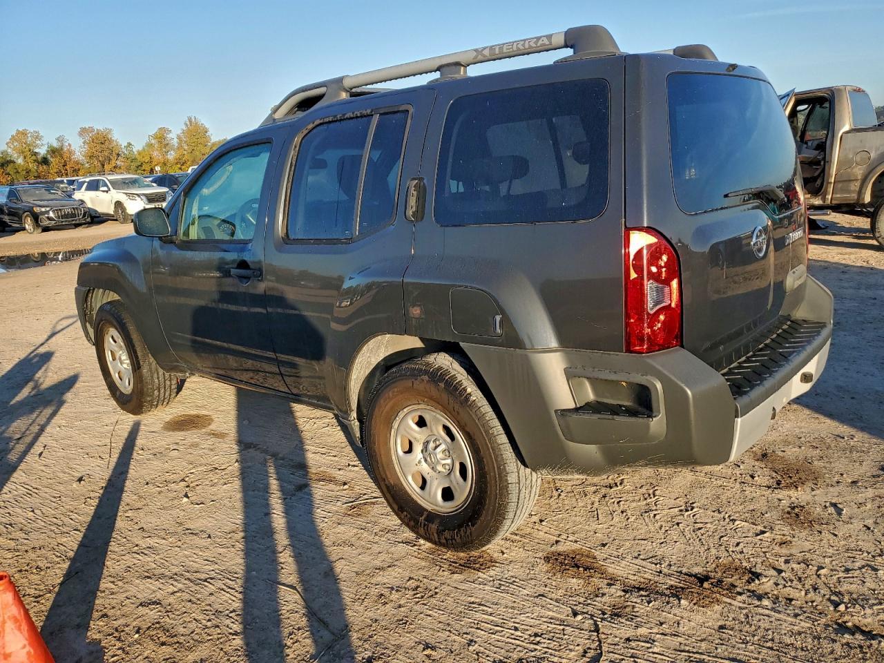 2011 Nissan Xterra Off Road - Image 2