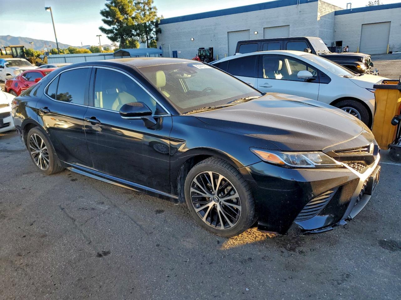2018 Toyota Camry L - Image 4