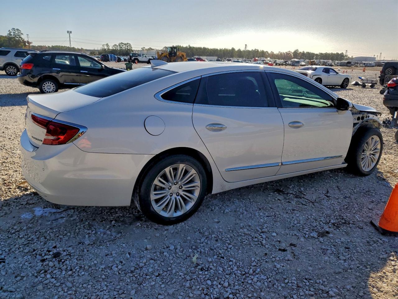 2018 Buick Lacrosse Essence - Image 3