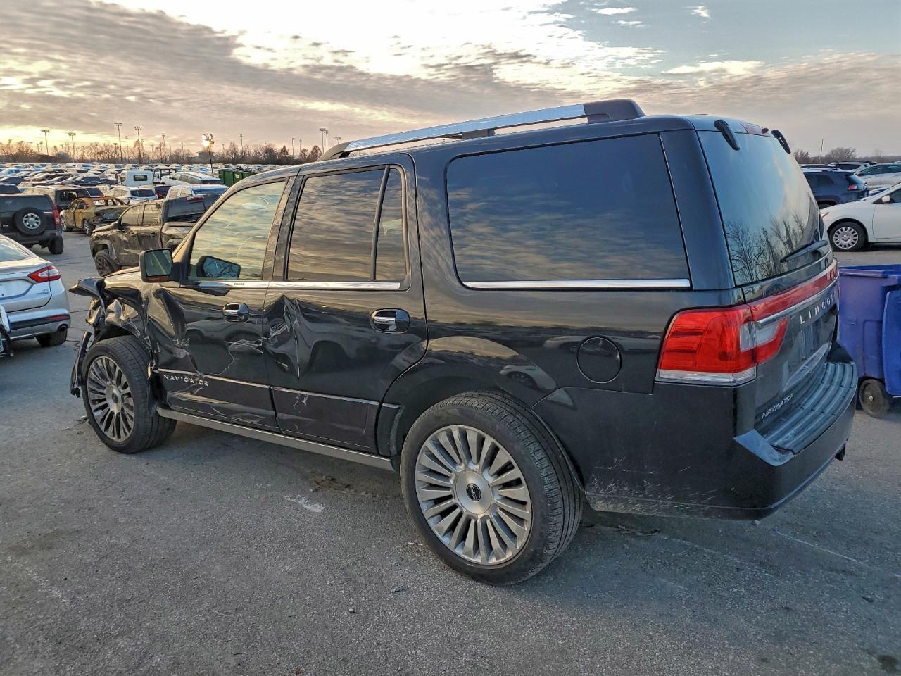 2015 Lincoln Navigator - Фото 2