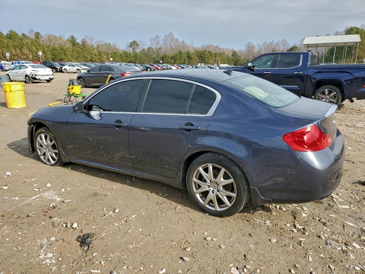 2011 Infiniti G37 - Фото 2