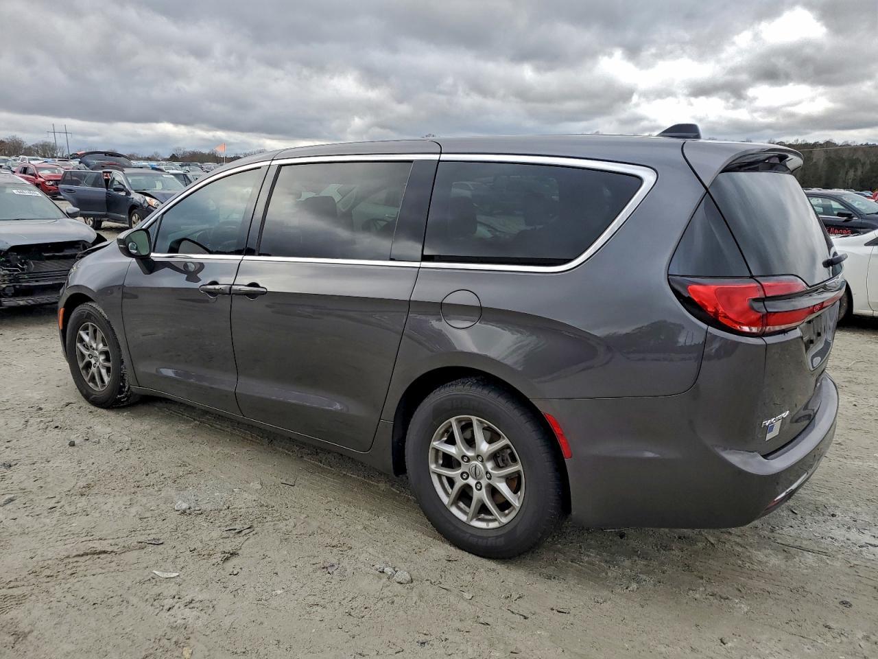 2023 Chrysler Pacifica Touring L - Фото 2