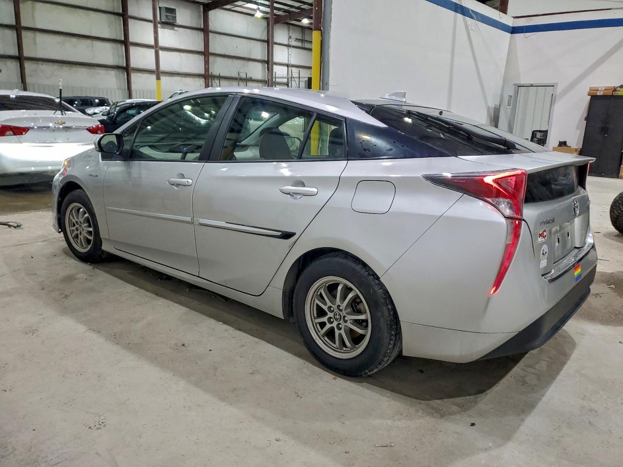 2016 Toyota Prius - Фото 2