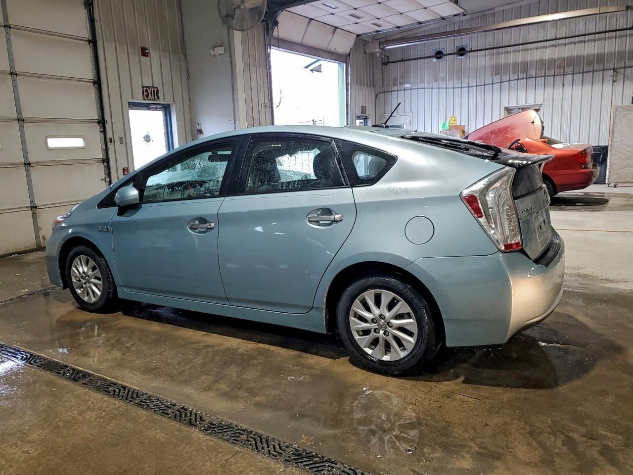2012 Toyota Prius Plug-In - Фото 2