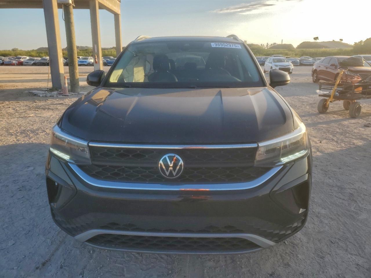 2022 Volkswagen Taos Se Iq Drive - Image 5