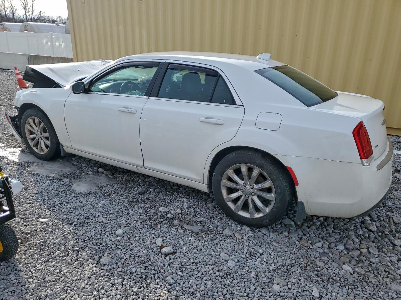 2017 Chrysler 300 Limited - Фото 2