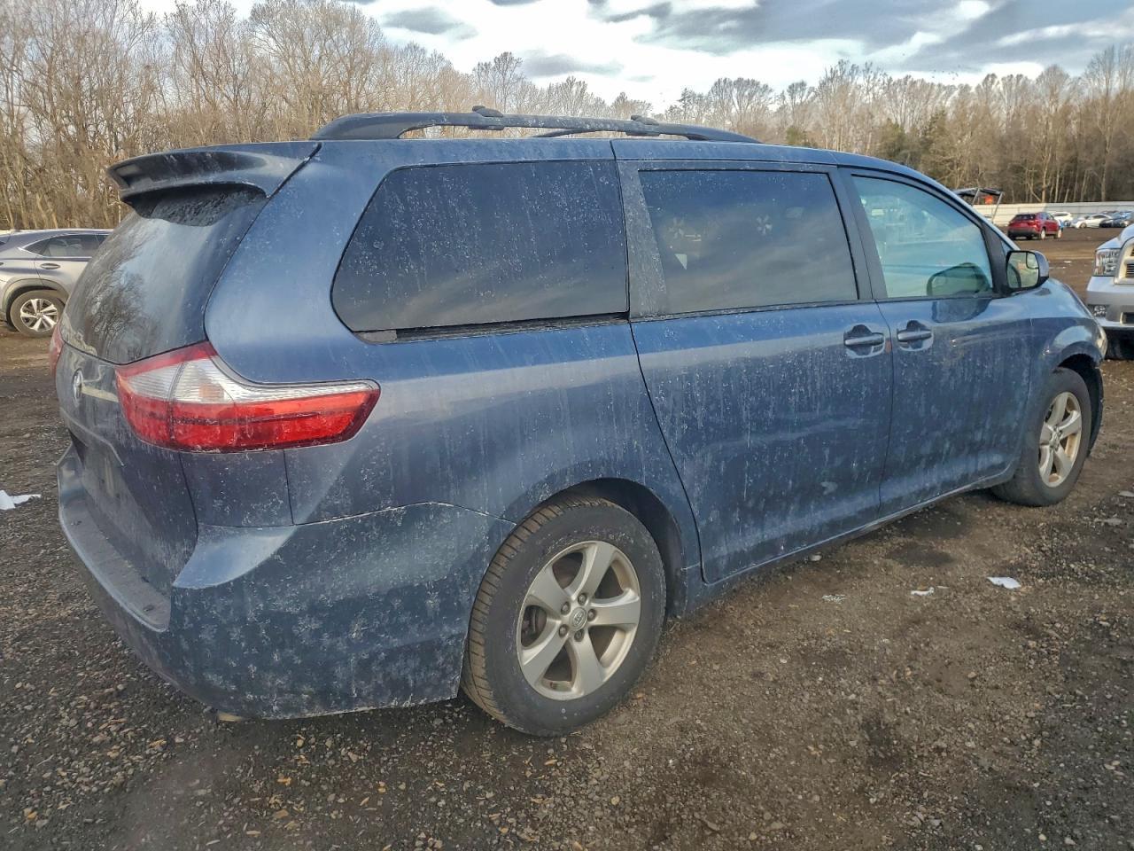 2017 Toyota Sienna Le - Фото 3