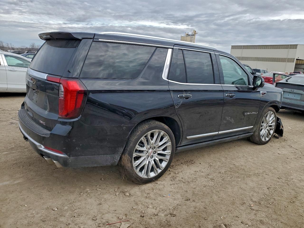 2025 GMC Yukon Denali - Image 3