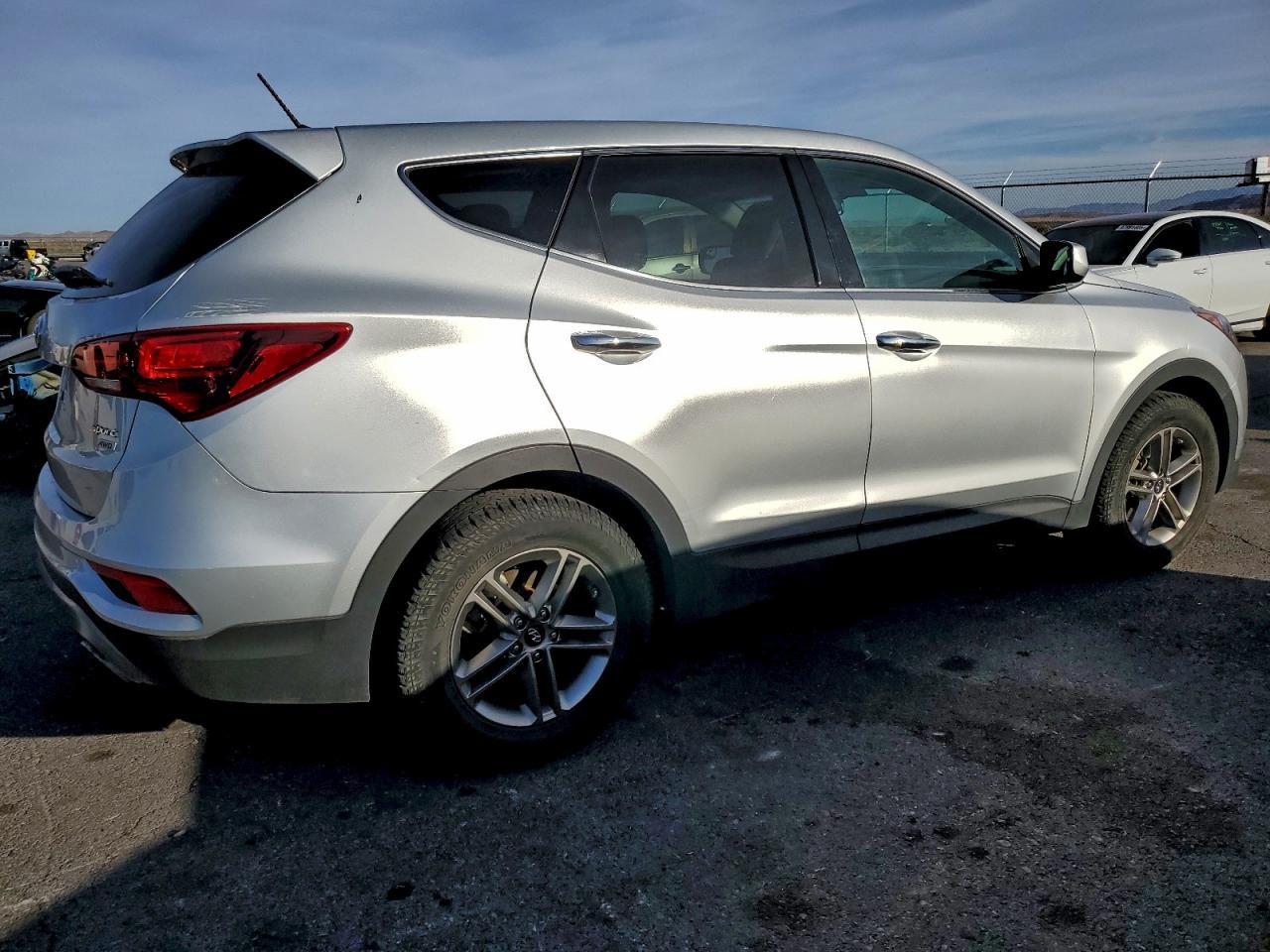 2018 Hyundai Santa Fe Sport 2.4L - Фото 3