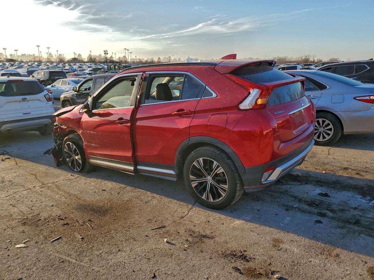 2018 Mitsubishi Eclipse Cross Se - Image 2