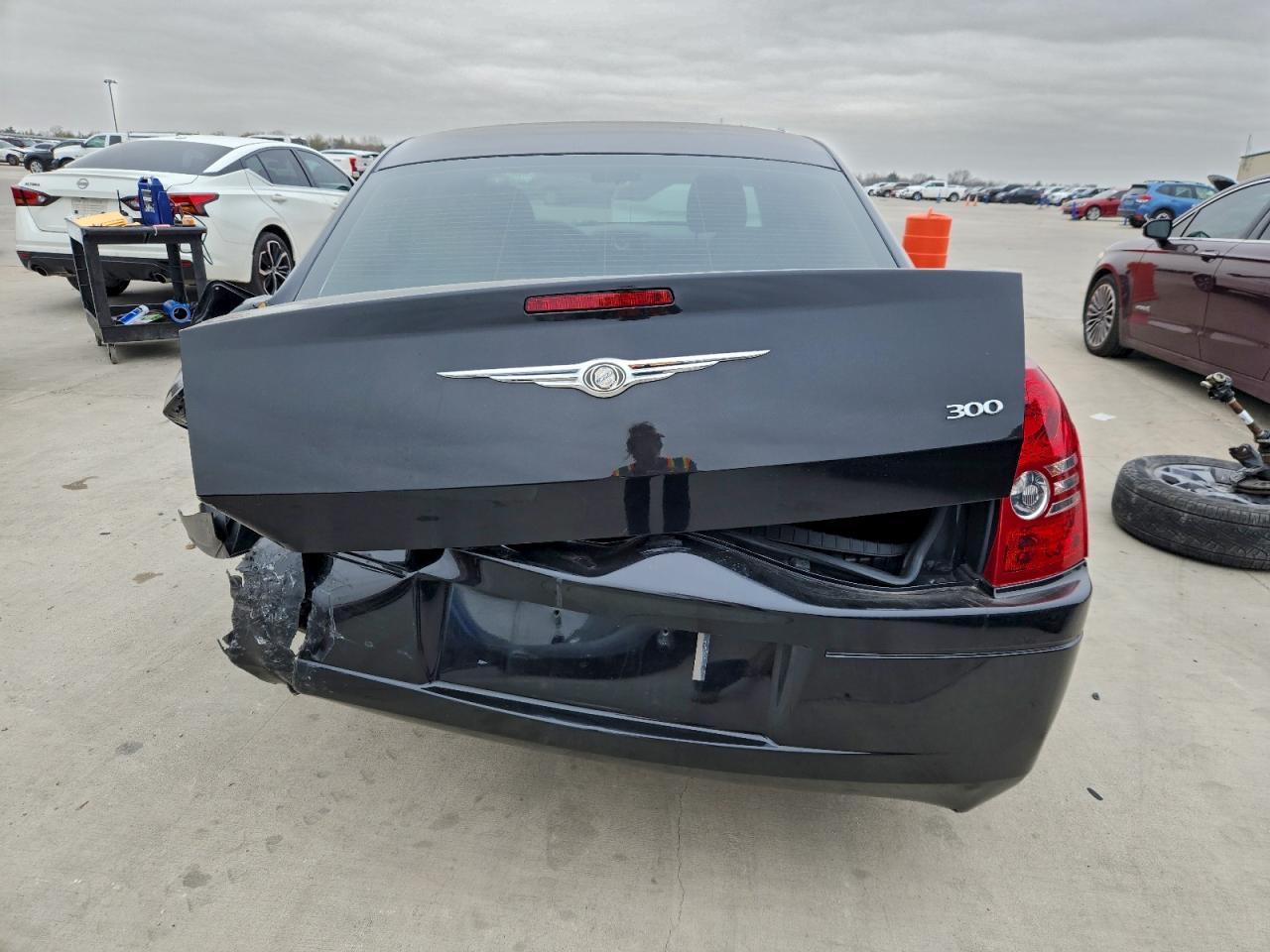 2009 Chrysler 300 Lx - Image 6