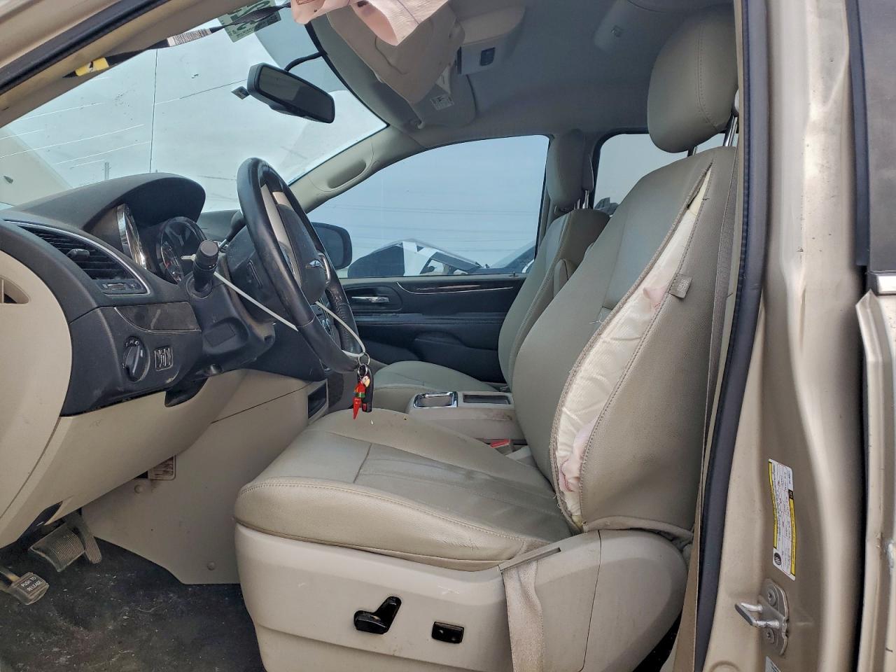 2016 Chrysler Town & Country Lx - Фото 7