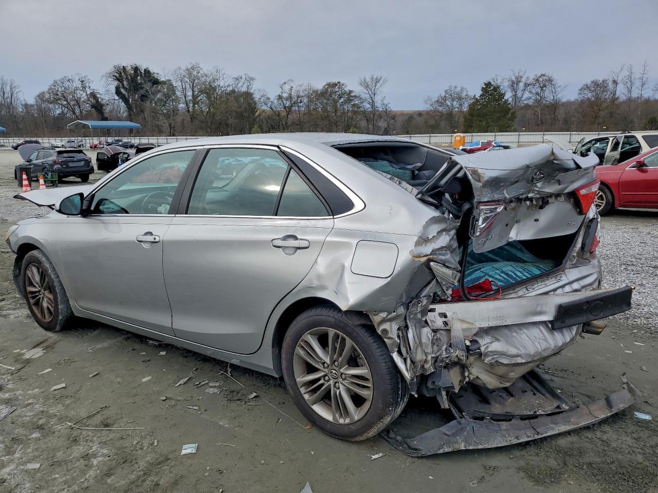 2015 Toyota Camry Le - Фото 2