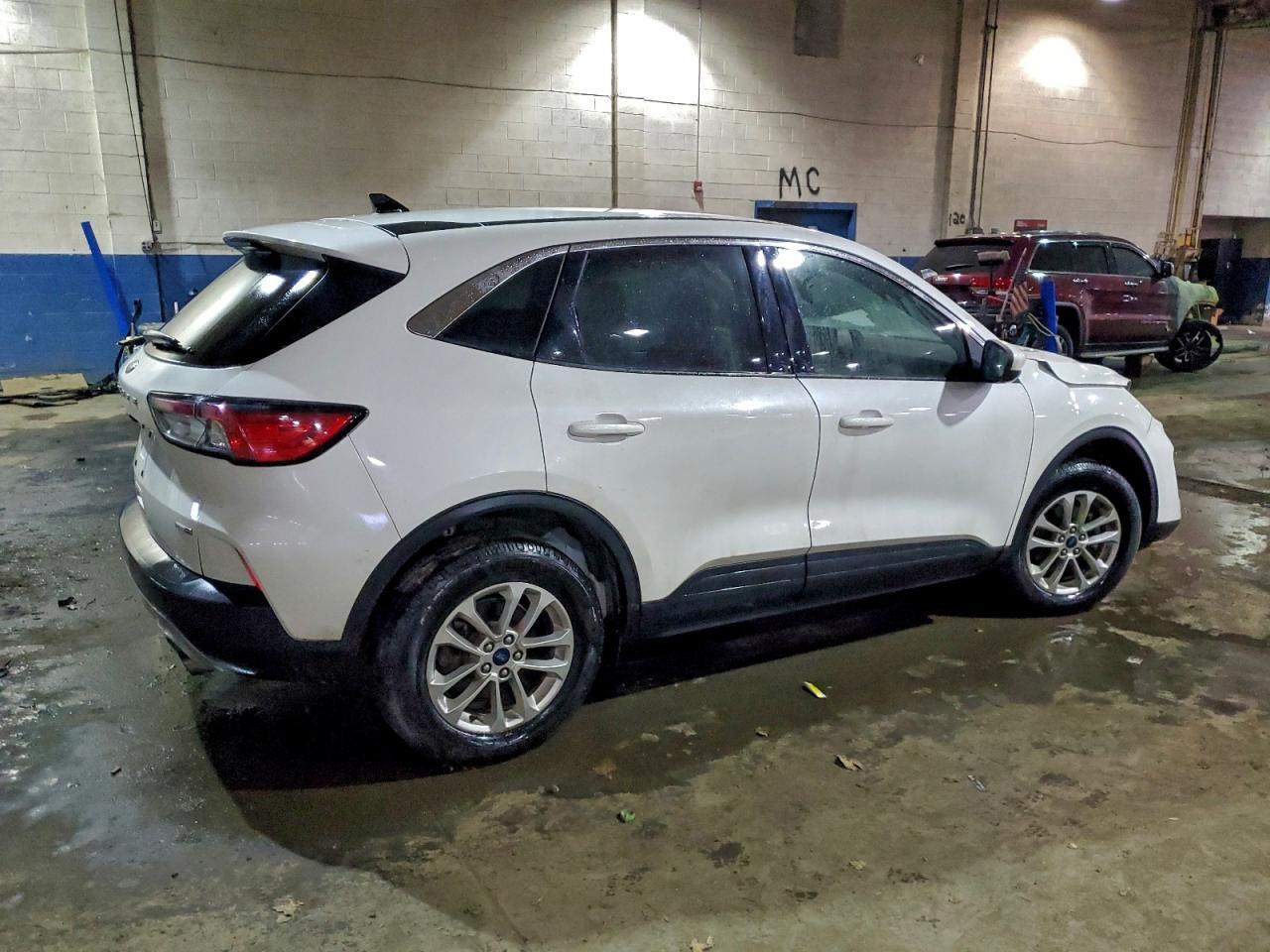 2020 Ford Escape Se - Фото 3