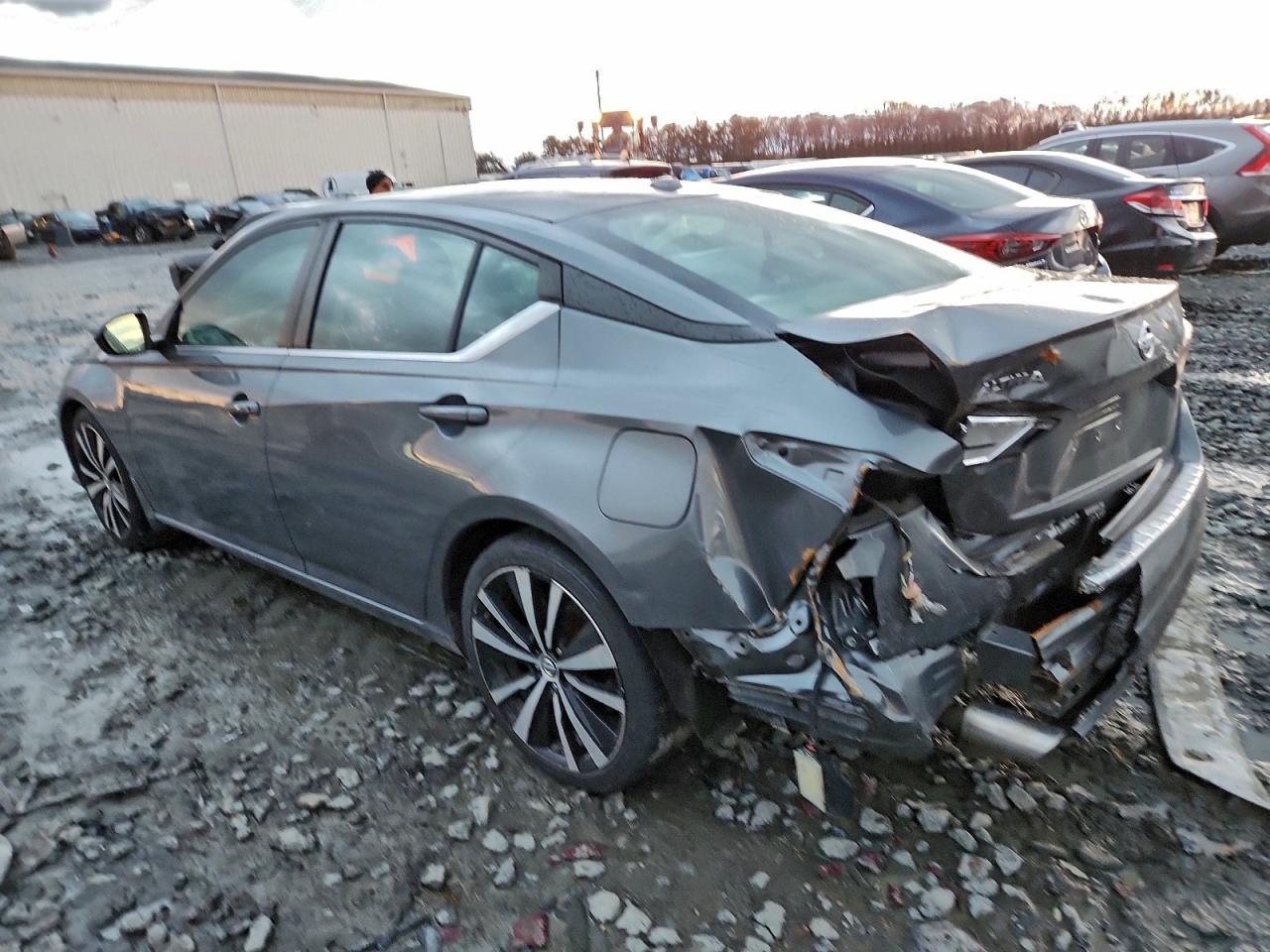 2019 Nissan Altima Sr - Фото 2