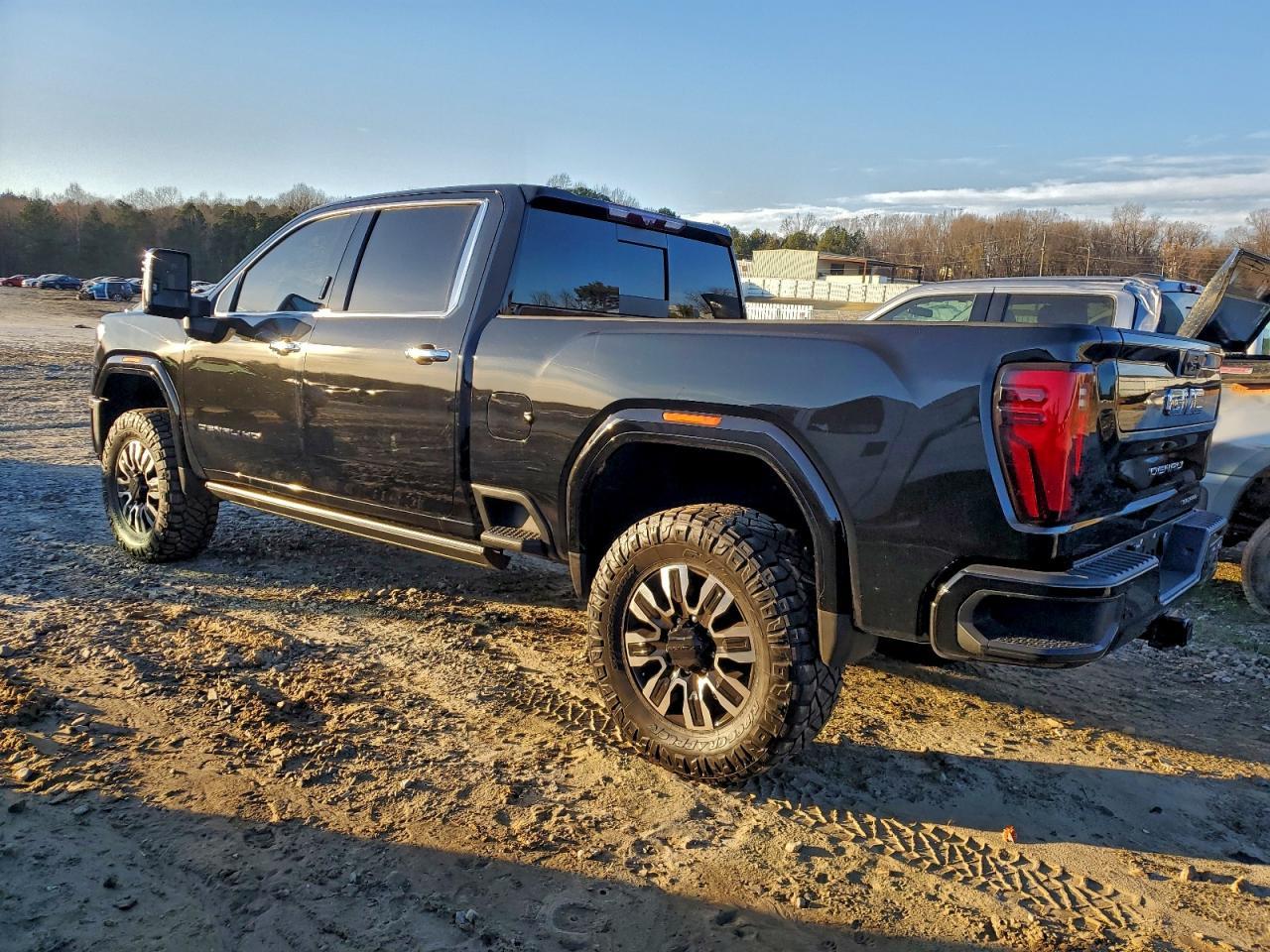 2025 GMC Sierra K2500 Denali Ultimate - Фото 2