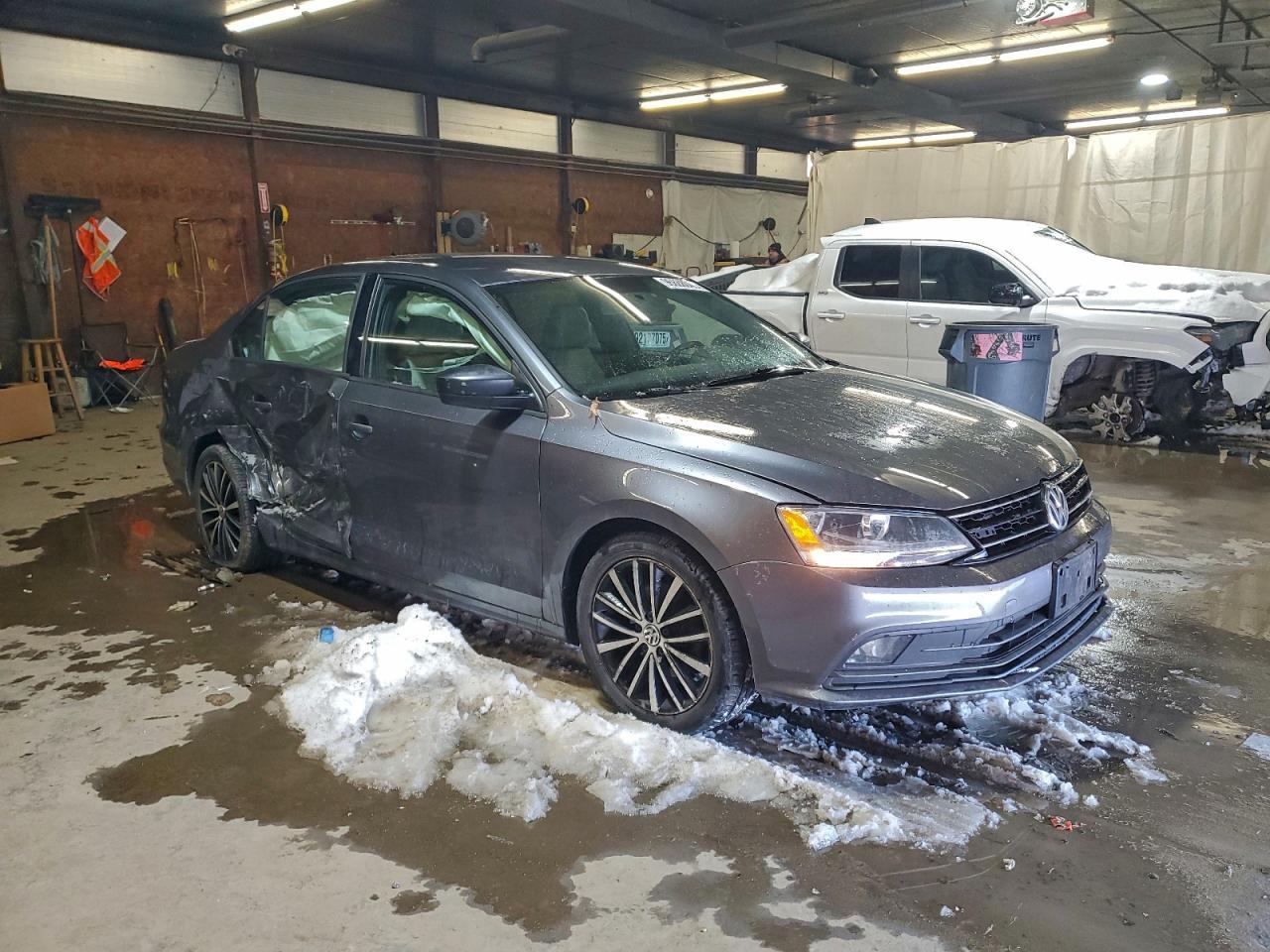 2016 Volkswagen Jetta Sport - Image 4
