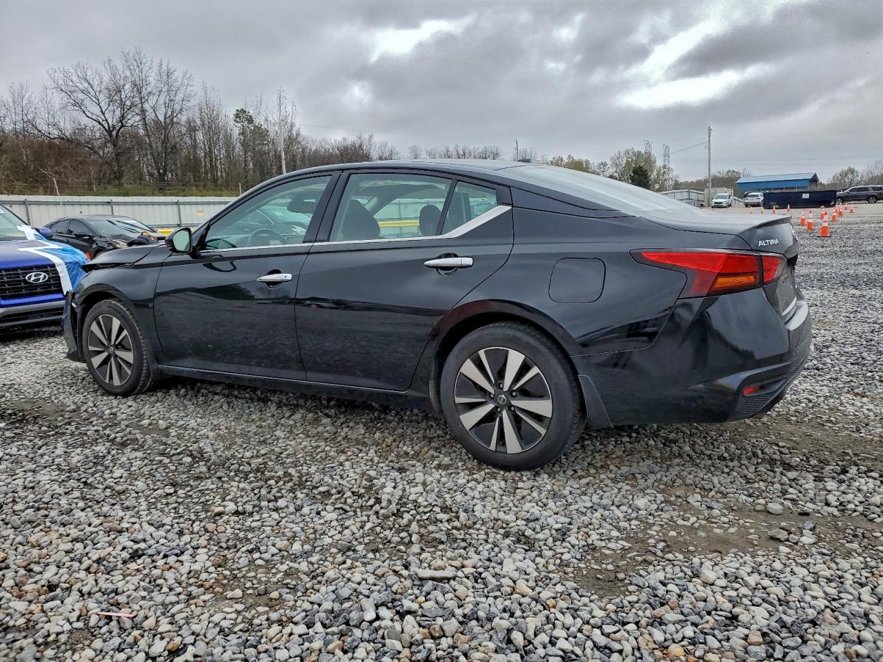 2019 Nissan Altima Sv - Image 2