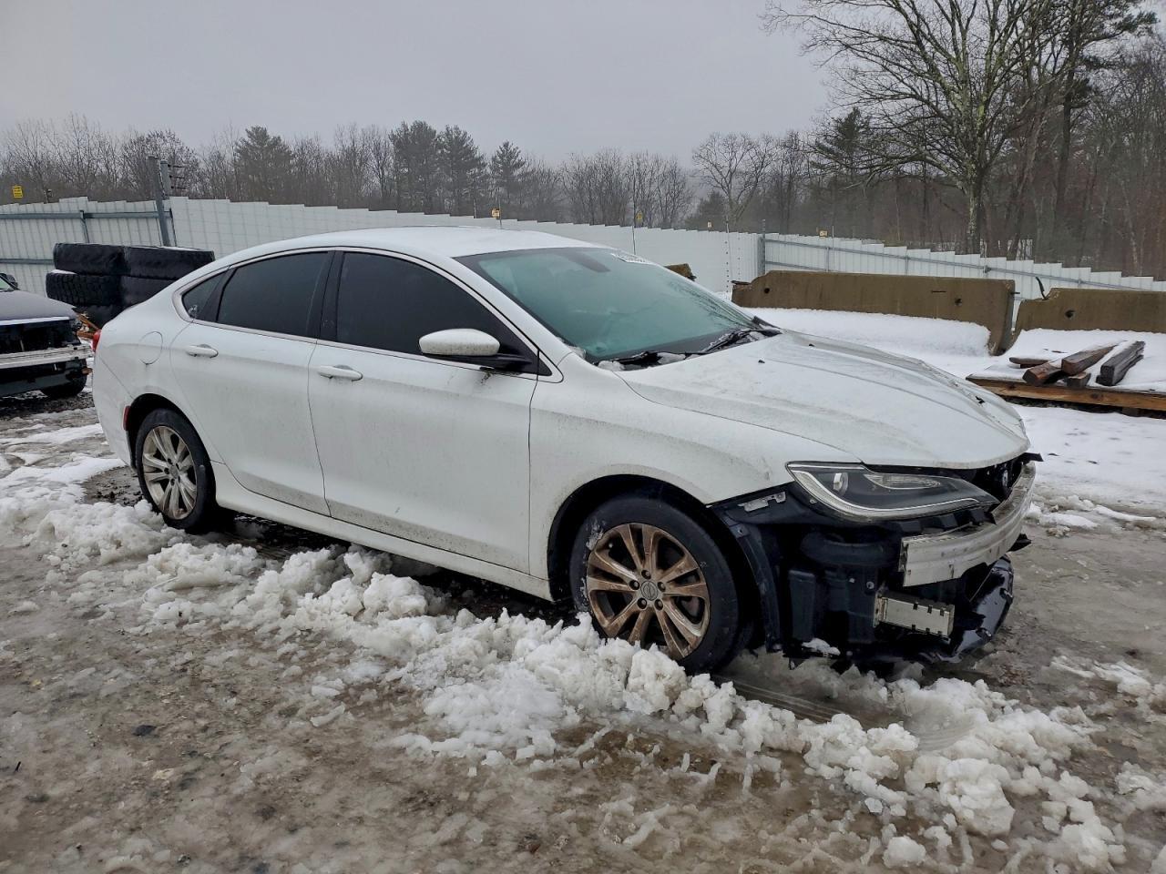 2015 Chrysler 200 Limited - Фото 4