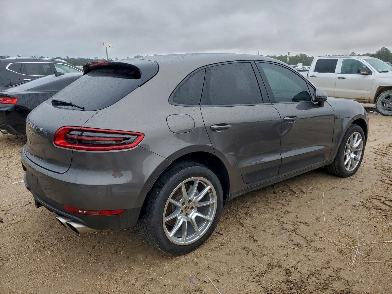 2016 Porsche Macan S - Image 3