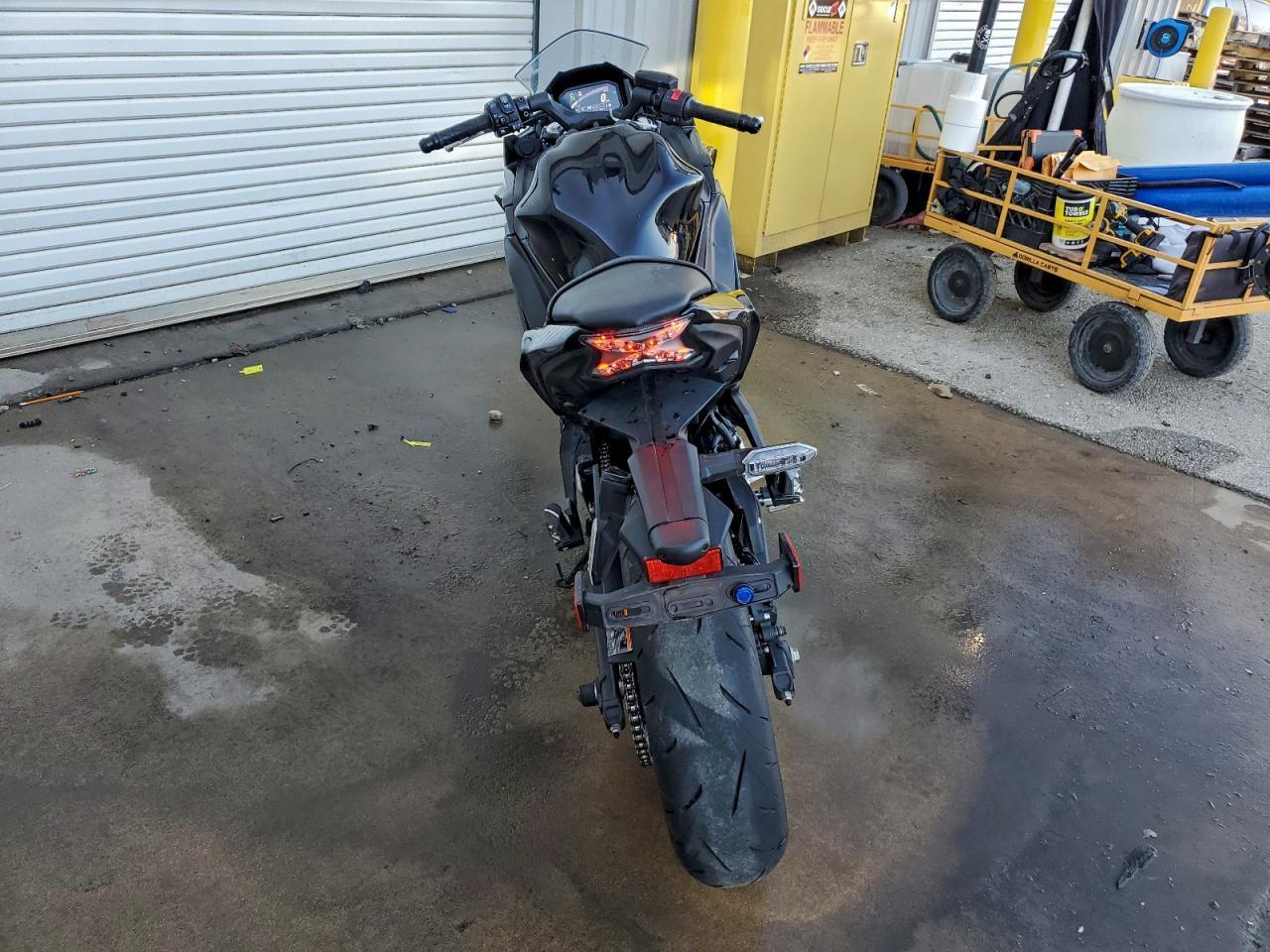 2025 Kawasaki Ex650 R - Фото 4