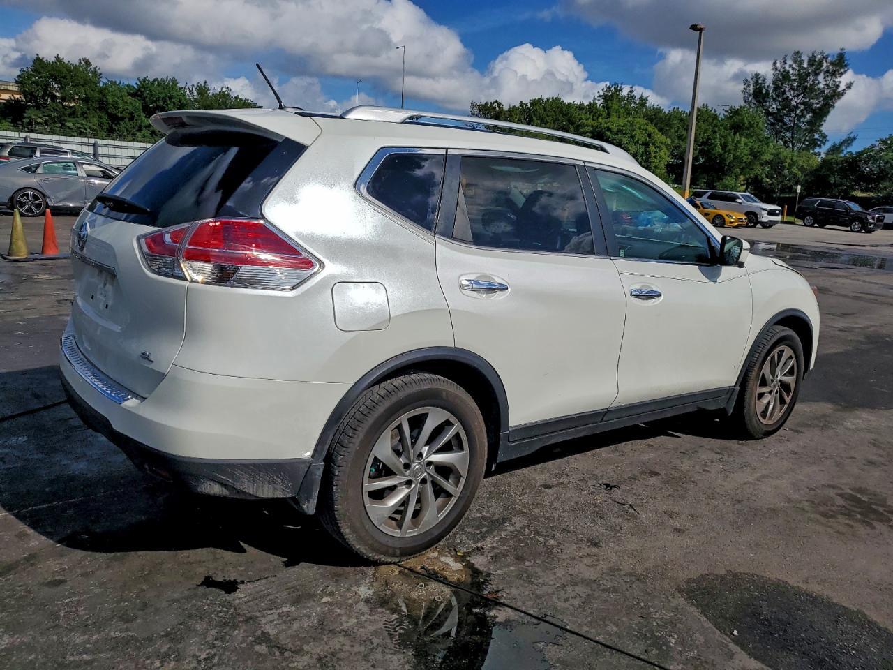 2015 Nissan Rogue S - Image 3