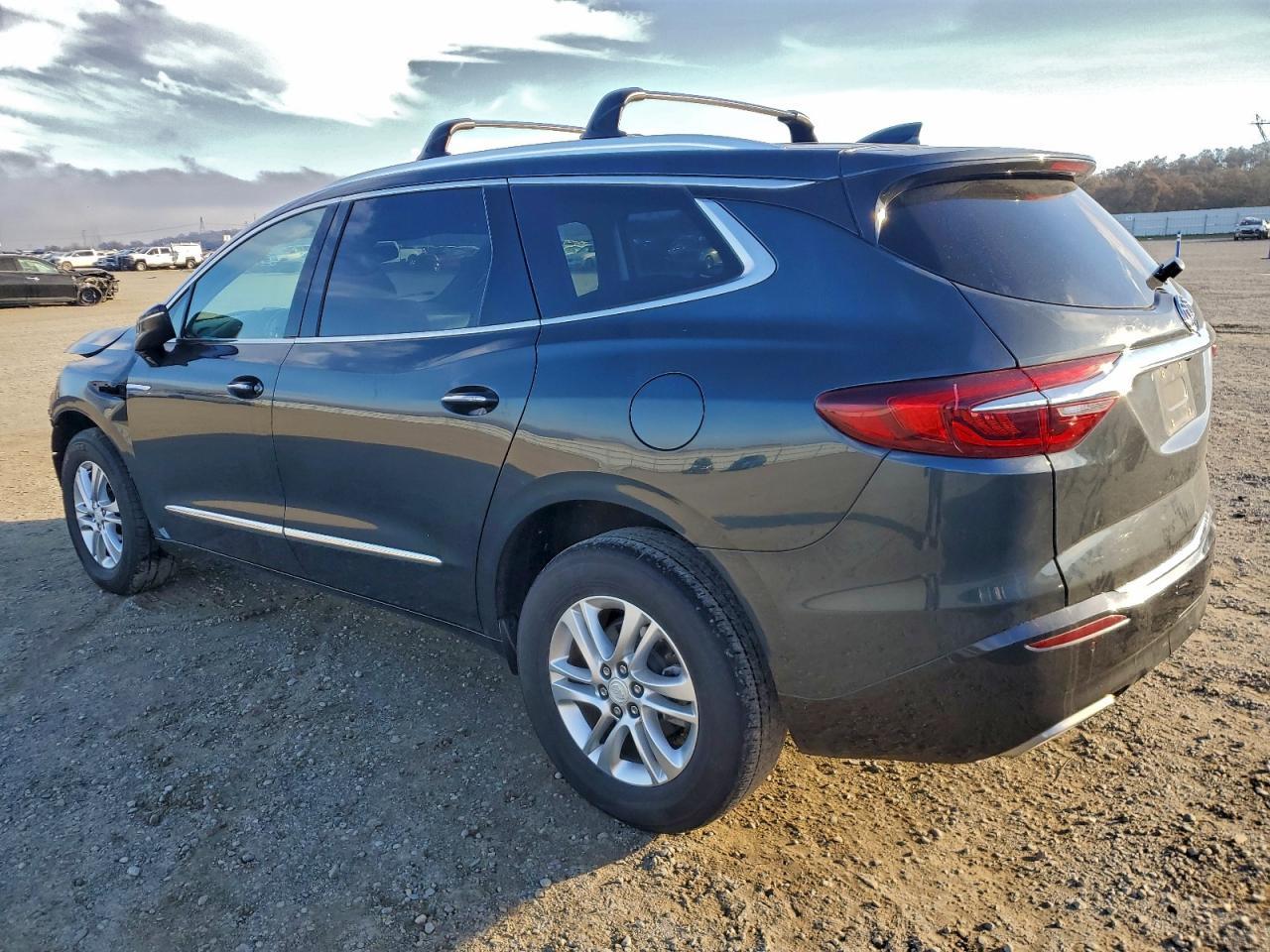 2019 Buick Enclave Essence - Image 2