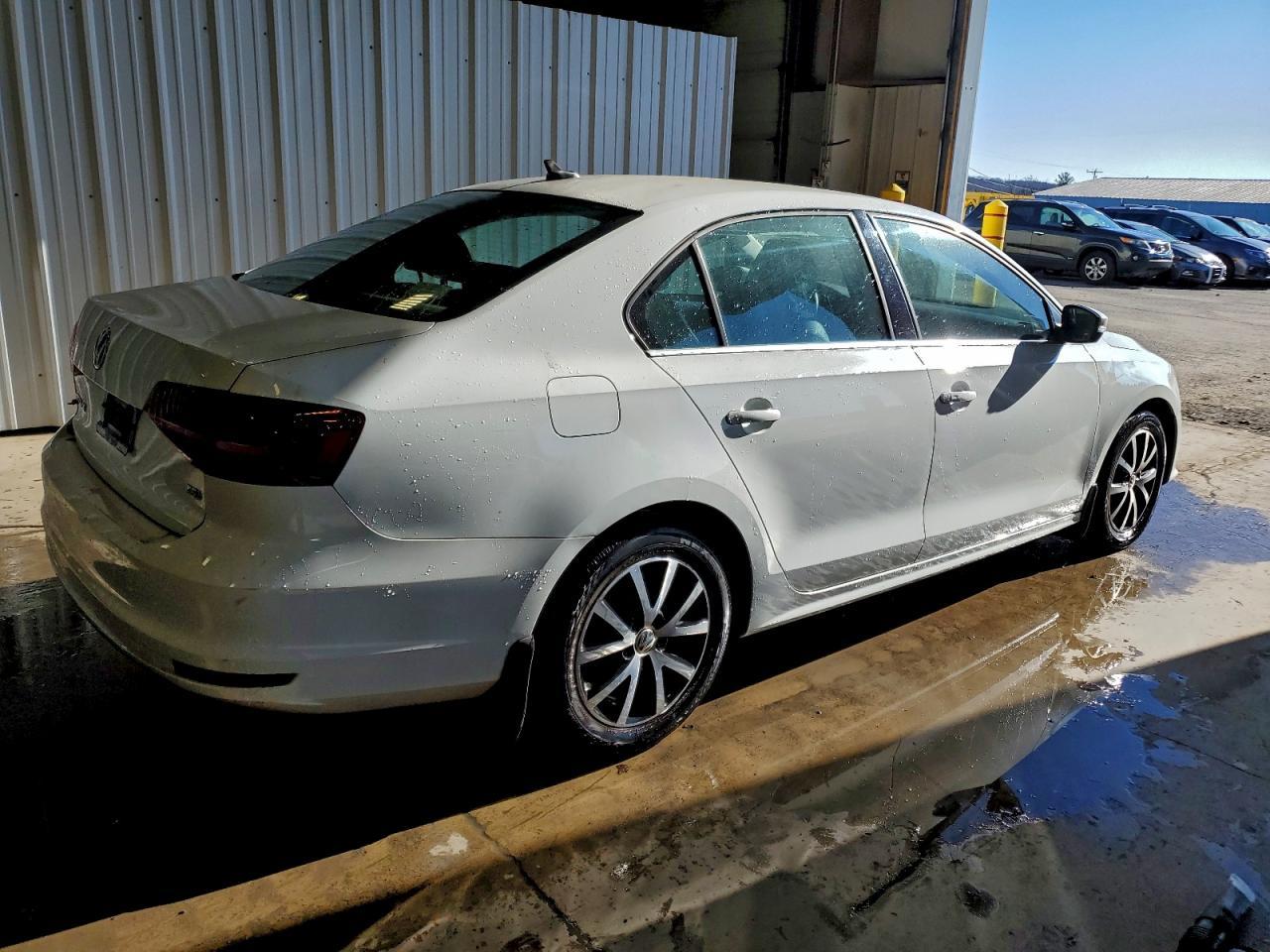 2017 Volkswagen Jetta Se - Image 3
