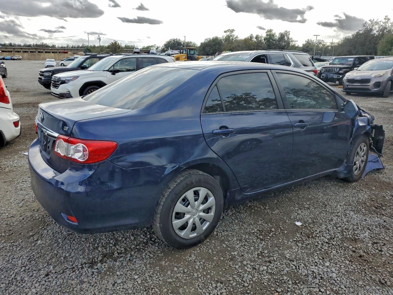 2011 Toyota Corolla Base - Фото 3