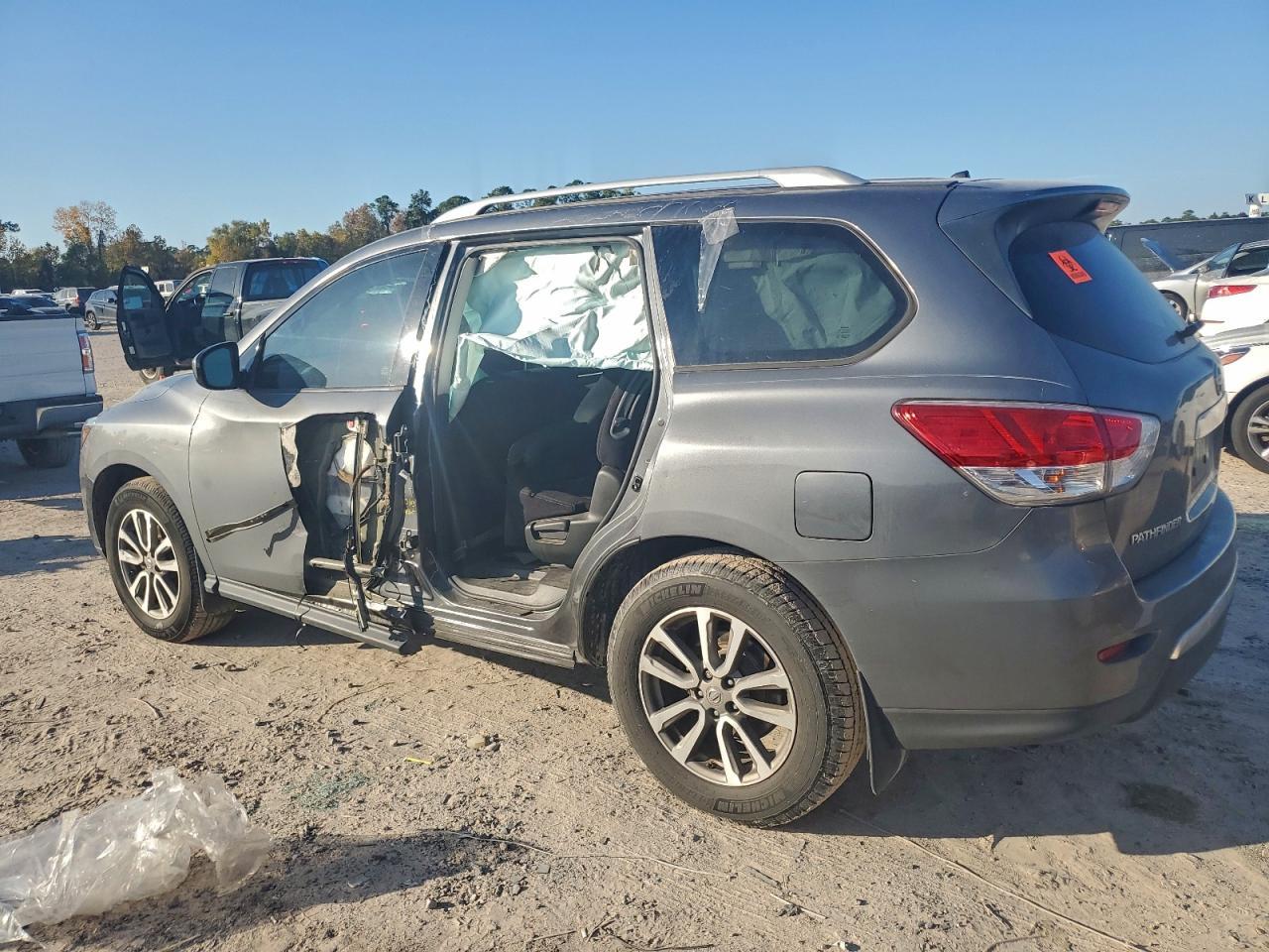 2015 Nissan Pathfinder S - Фото 2