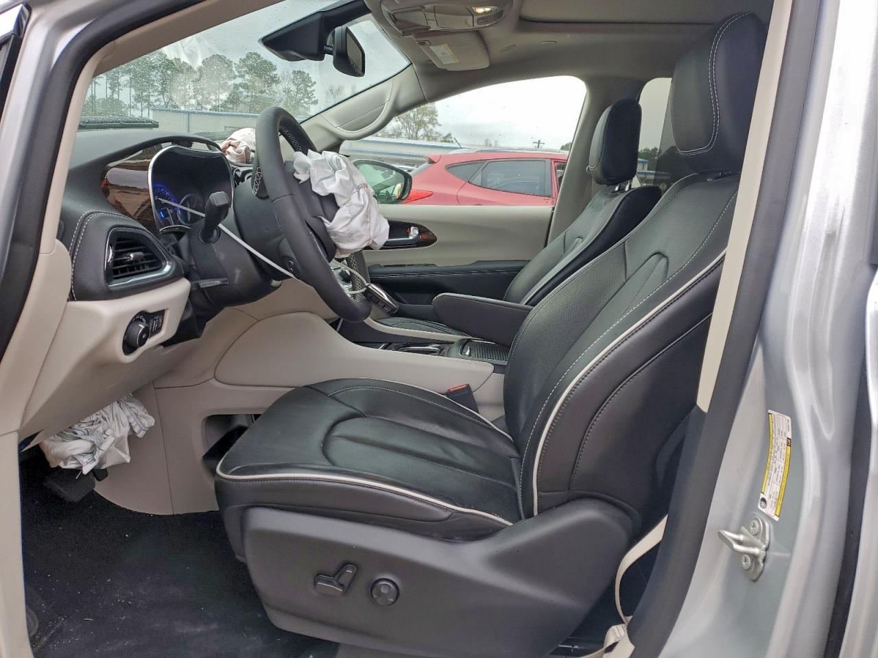 2023 Chrysler Pacifica Limited - Image 7