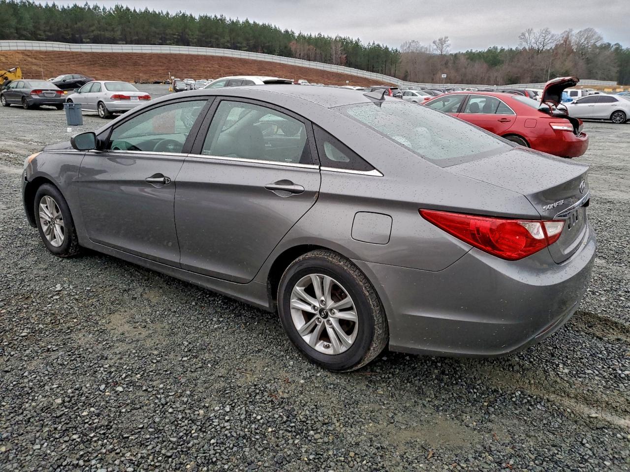 2013 Hyundai Sonata Gls - Image 2