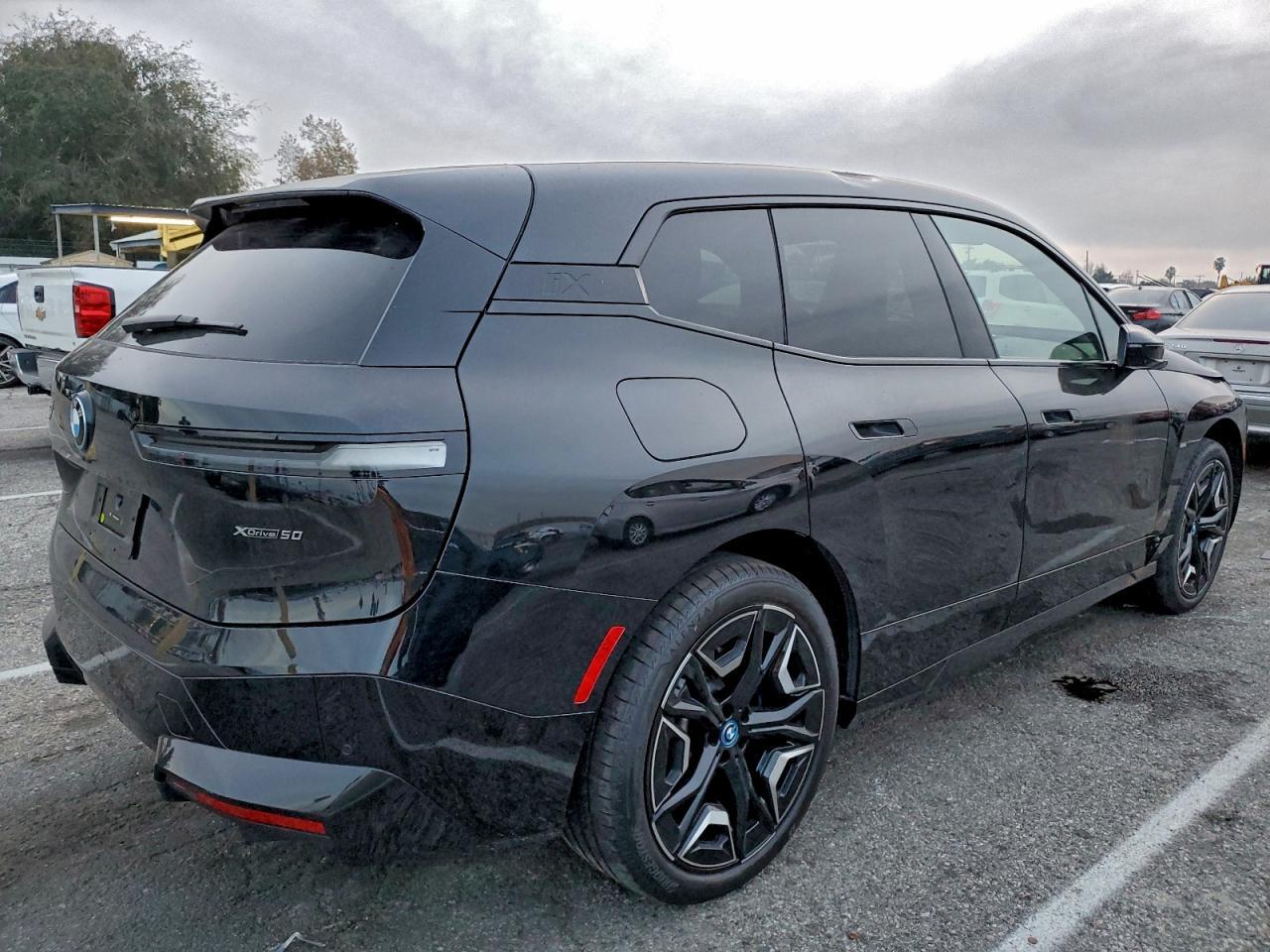 2024 BMW Ix xDrive50 - Фото 3