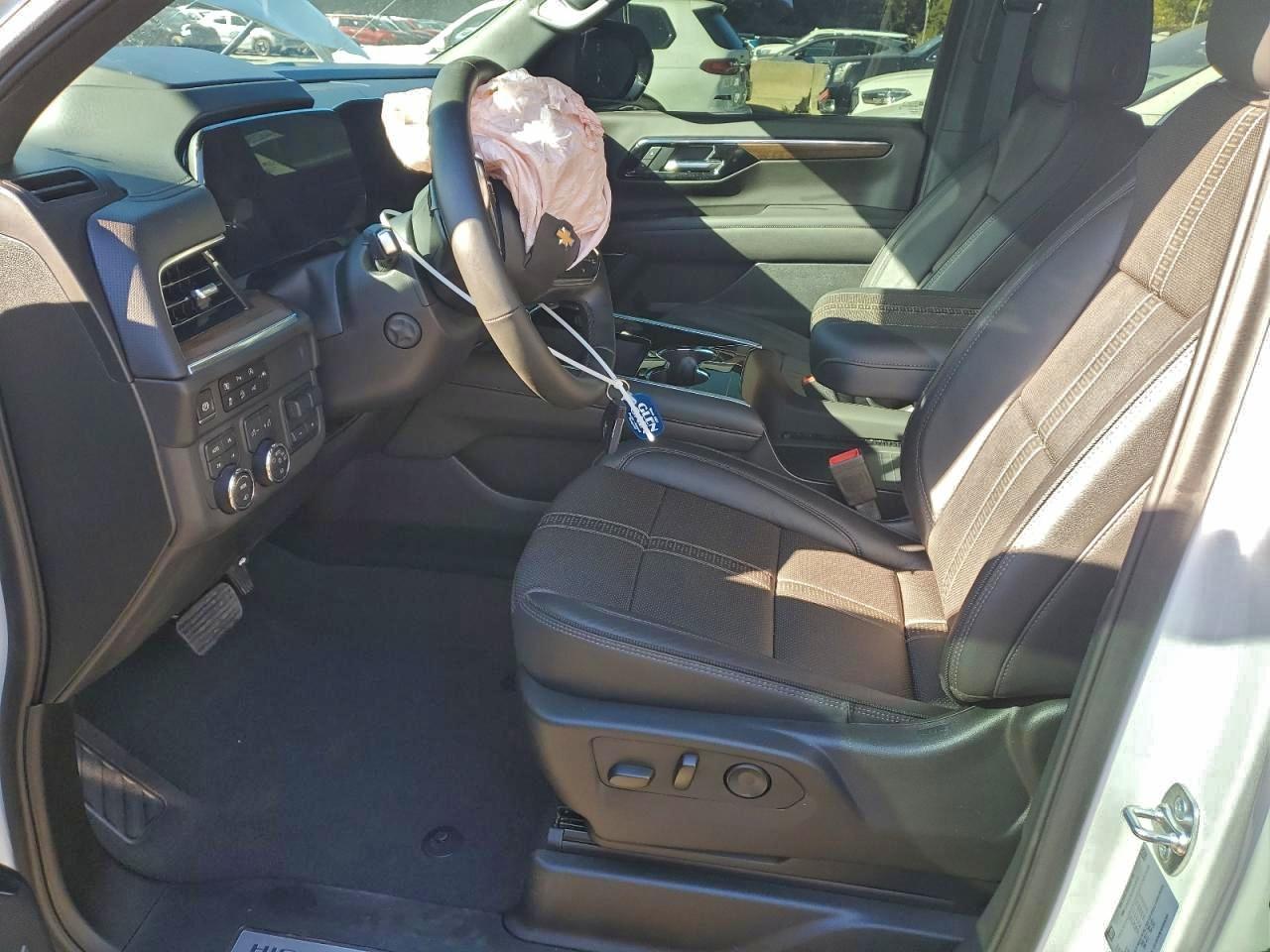 2025 Chevrolet Suburban K1500 High Country - Image 7