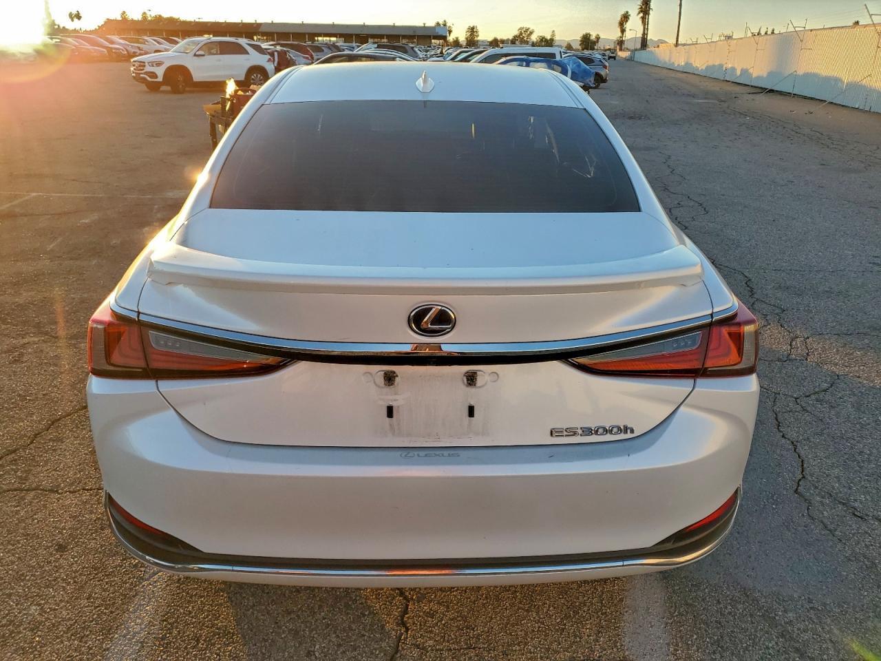 2022 Lexus Es 300H Base - Image 6