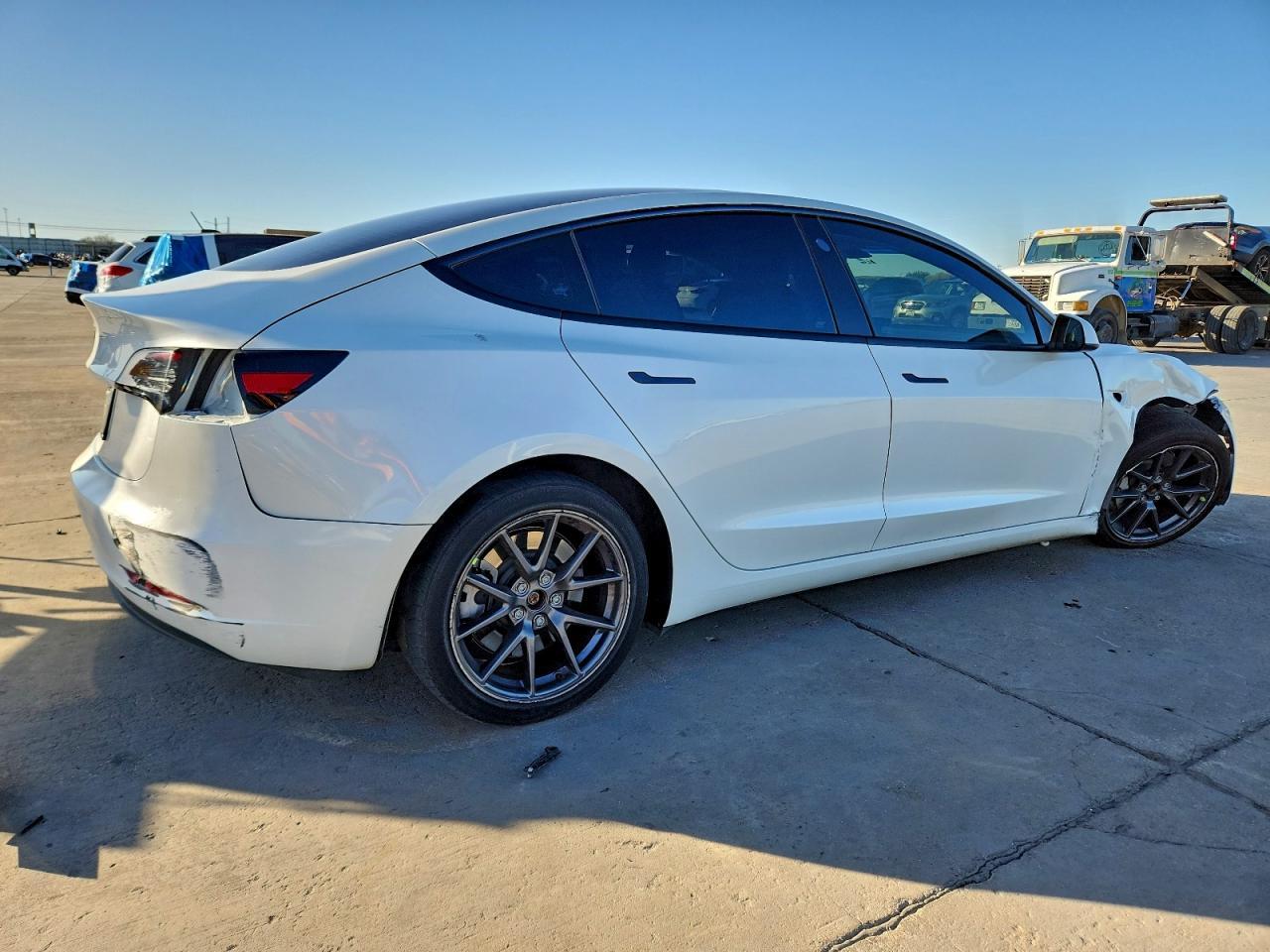 2023 Tesla Model 3 - Фото 3