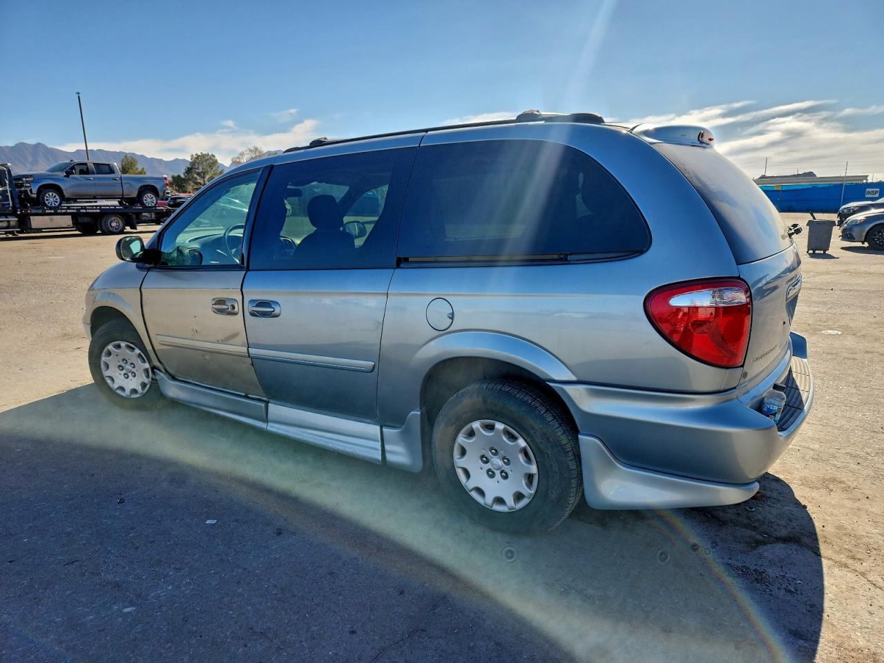 2004 Chrysler Town & Country Lx - Фото 2