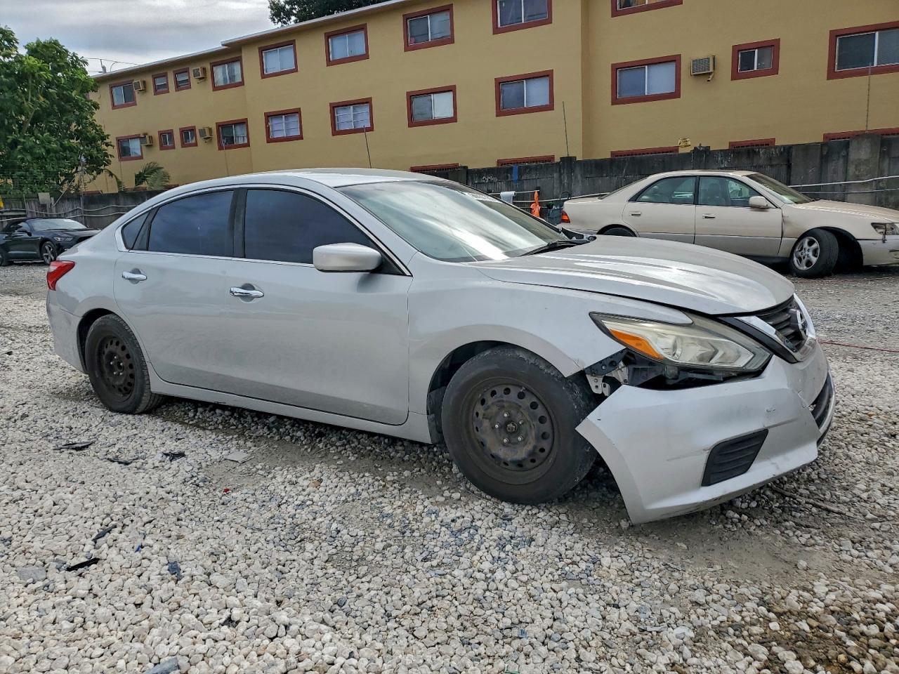 2010 Nissan Altima 2.5 - Фото 4