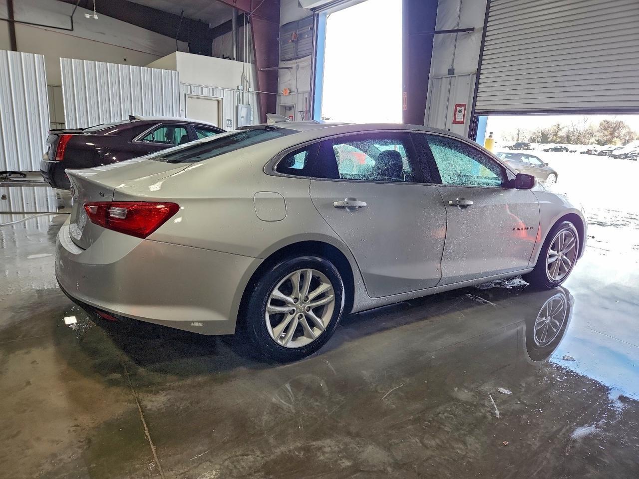 2017 Chevrolet Malibu Lt - Image 3