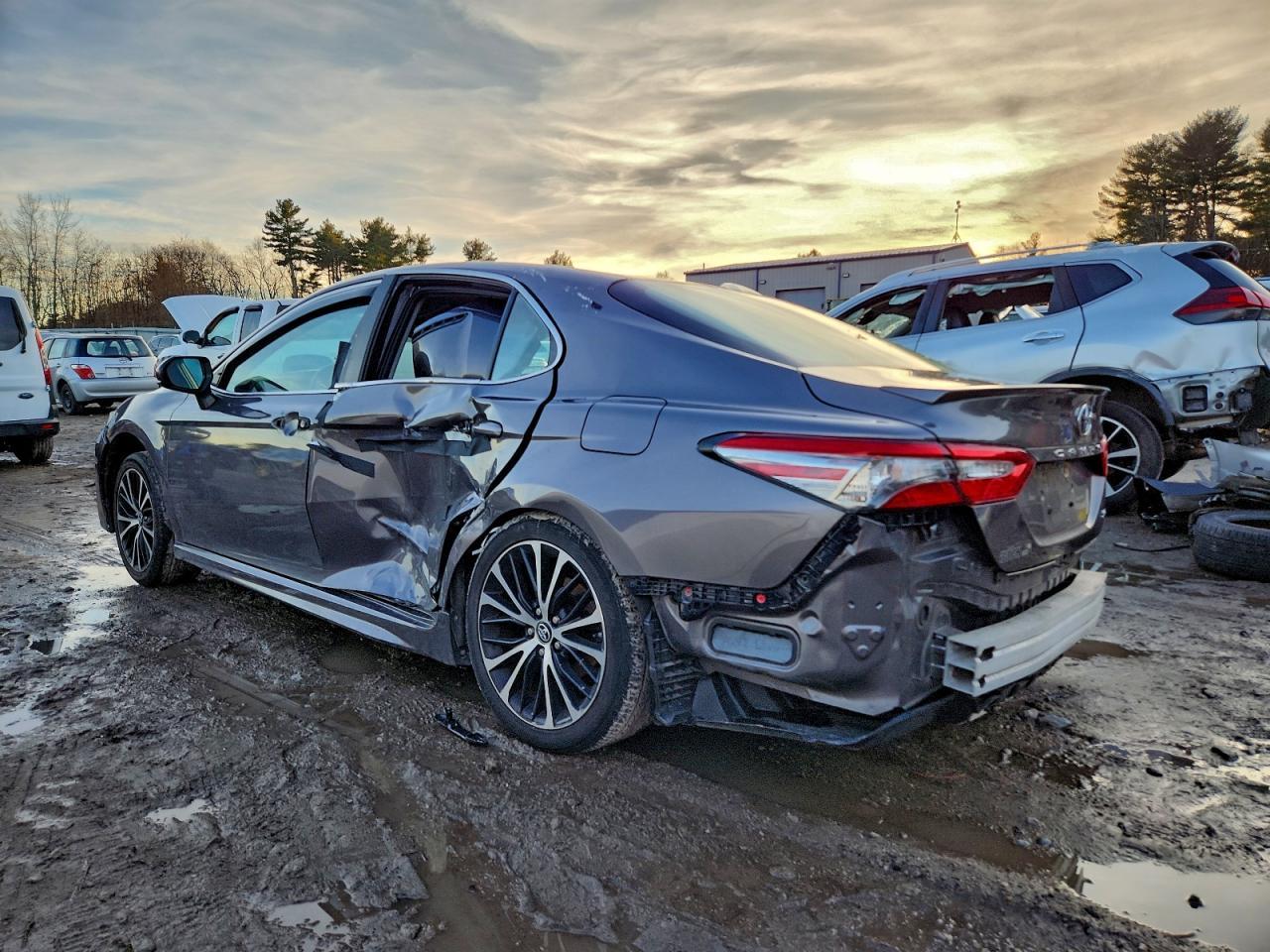2018 Toyota Camry Se - Image 2