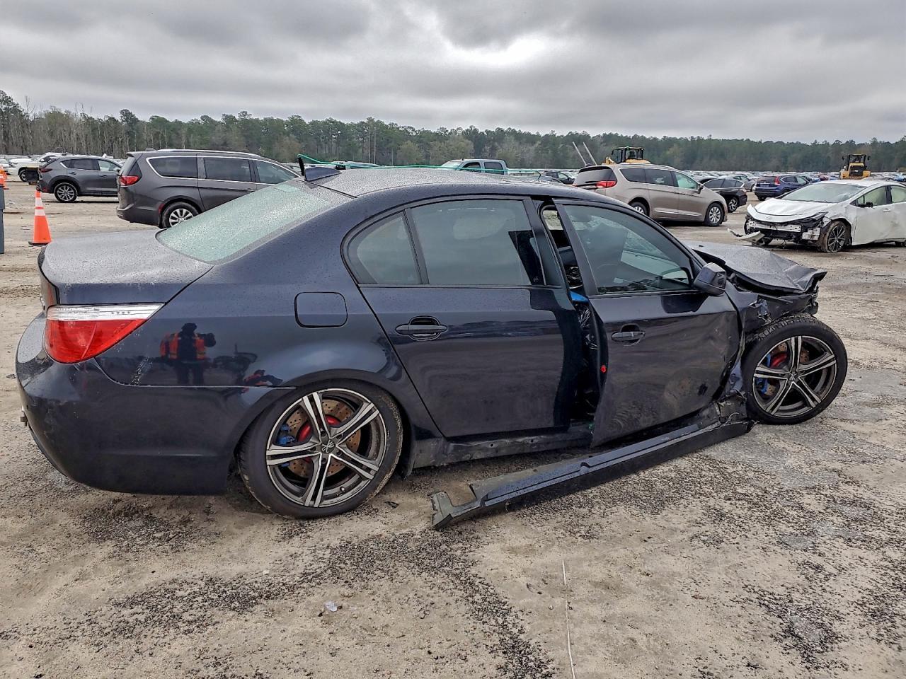 2010 BMW 550 I - Image 3