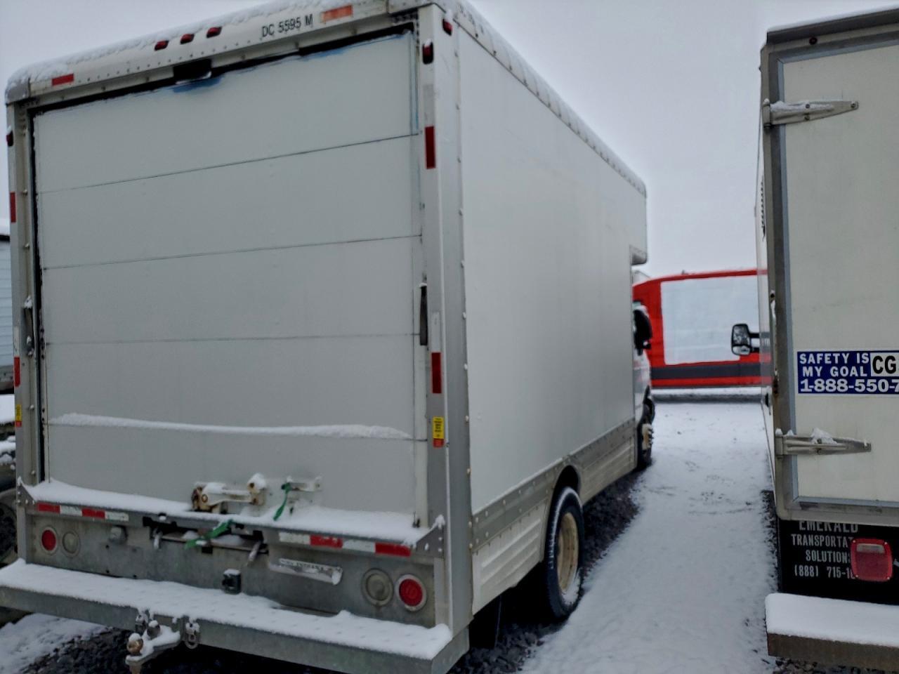 2006 Ford E450 Box Truck - Image 3