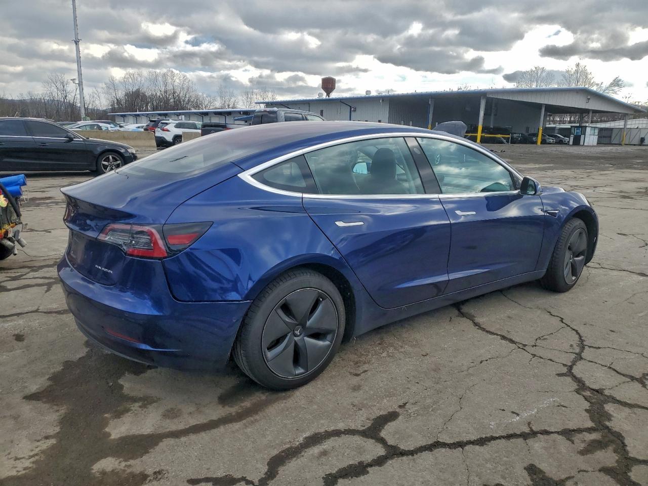 2018 Tesla Model 3 - Image 3