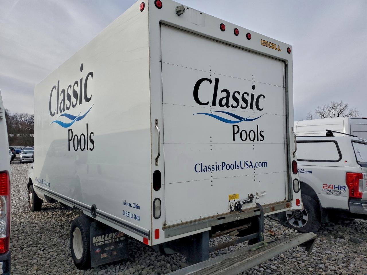 2018 Ford E450 Box Truck - Фото 2