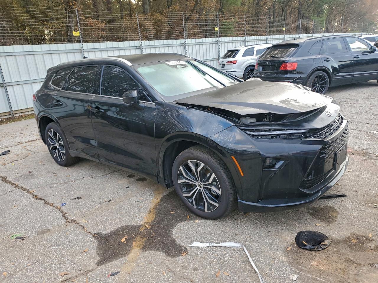 2025 Toyota Crown Signia Xle - Image 4